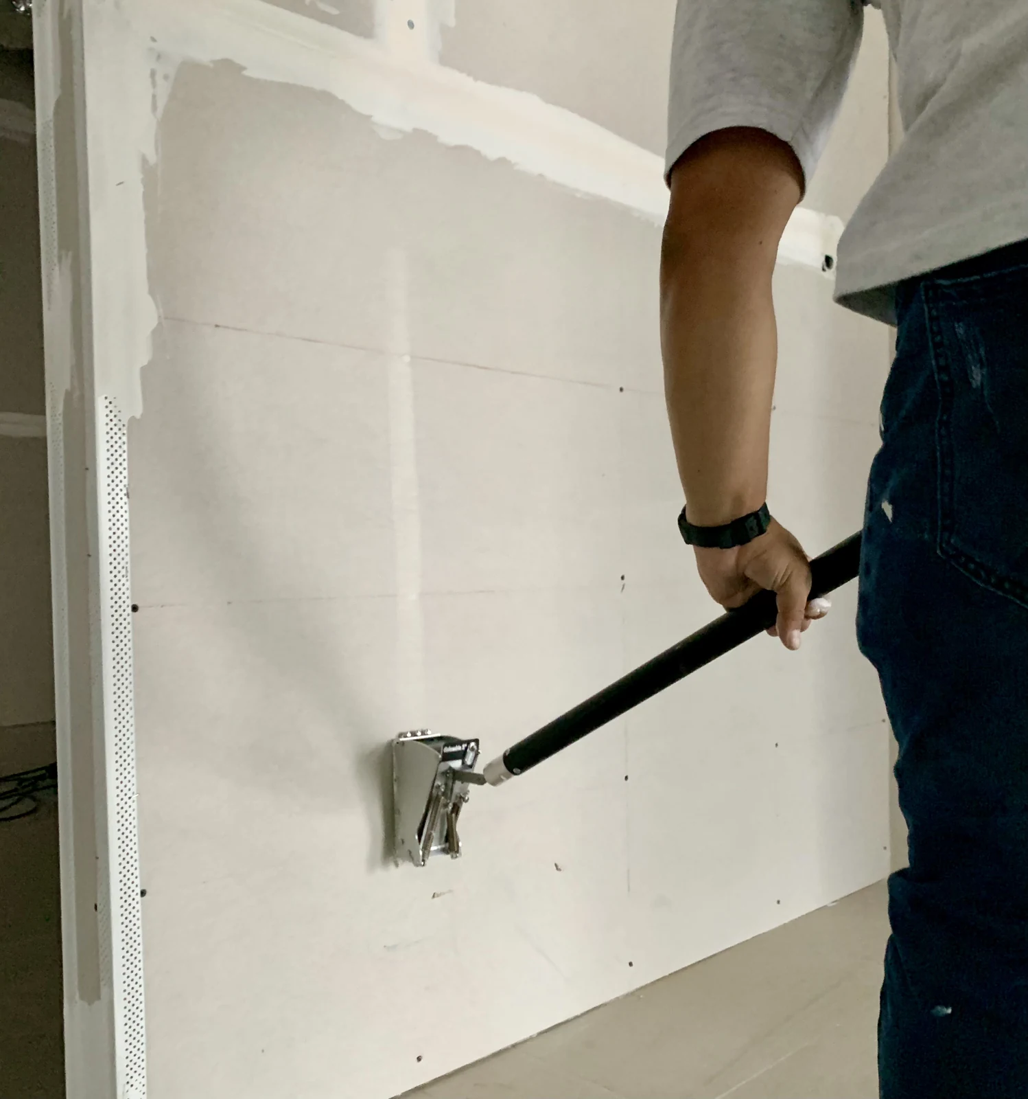 Acabado de juntas de drywall con herramienta automática — Tec Studio