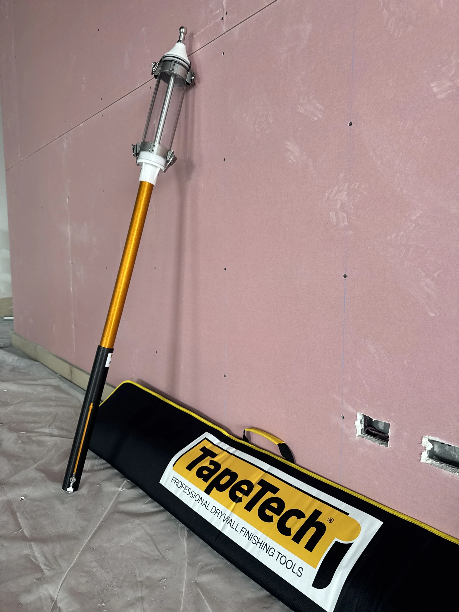 Herramienta y estuche TapeTech para acabados de drywall