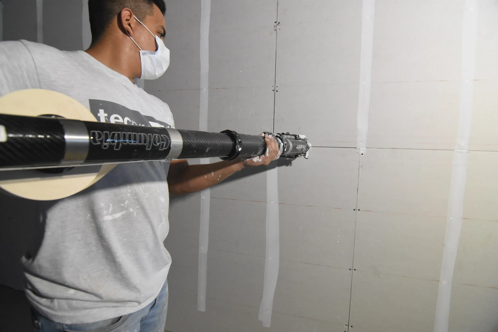 Aplicación de cinta en juntas de drywall — Tec Studio